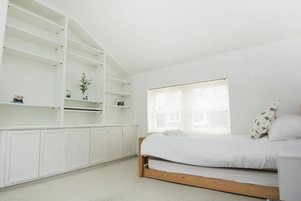 Kemp Town Mews - Parking - By Brighton Holiday Lets 度假居