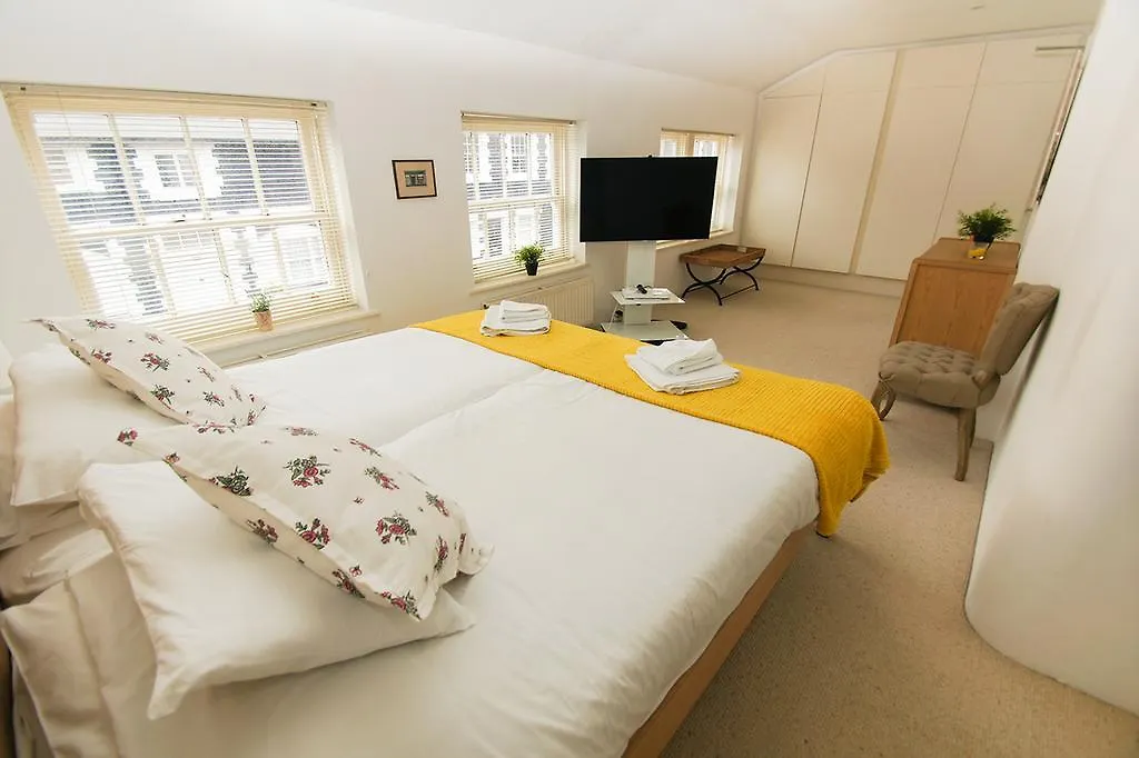 Kemp Town Mews - Parking - By Brighton Holiday Lets 0*,
